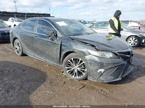 4T1B11HK5JU649736 2018 TOYOTA CAMRY - Image 1