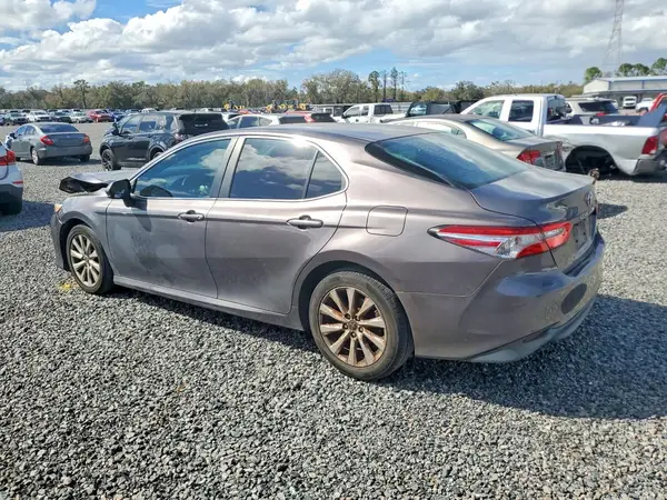 4T1B11HK5JU652166 2018 TOYOTA CAMRY - Image 2