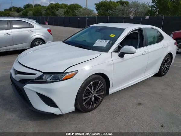 4T1B11HK5JU652765 2018 TOYOTA CAMRY - Image 2