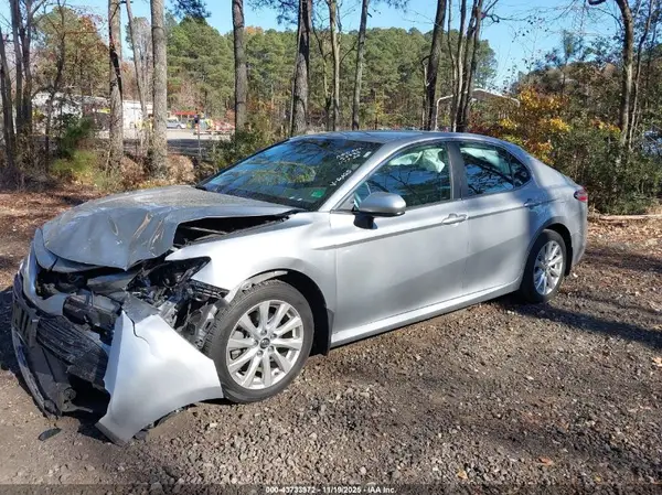 4T1B11HK5JU653883 2018 TOYOTA CAMRY - Image 2