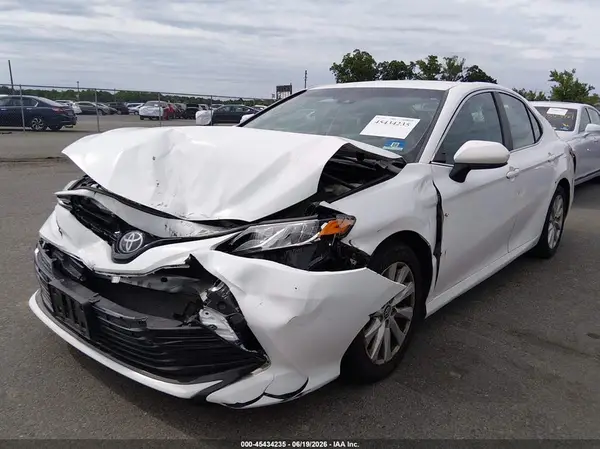 4T1B11HK5JU654077 2018 TOYOTA CAMRY - Image 2