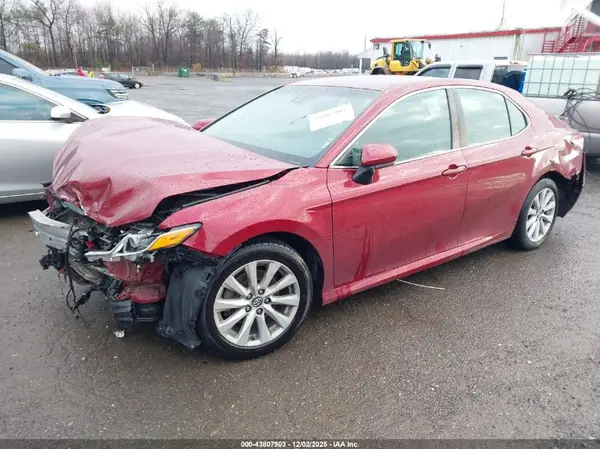 4T1B11HK5JU654161 2018 TOYOTA CAMRY - Image 2