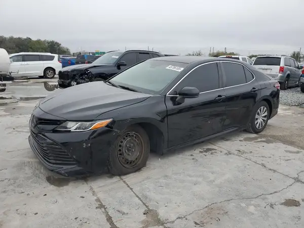 4T1B11HK5JU656802 2018 TOYOTA CAMRY - Image 1