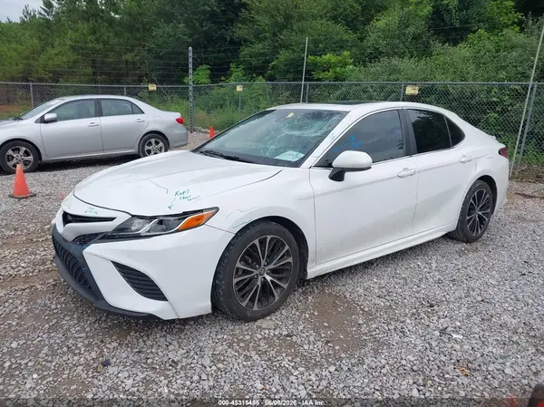 4T1B11HK5JU657349 2018 TOYOTA CAMRY - Image 2