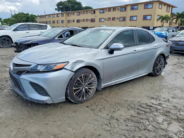 4T1B11HK5JU658890 2018 TOYOTA CAMRY - Image 1