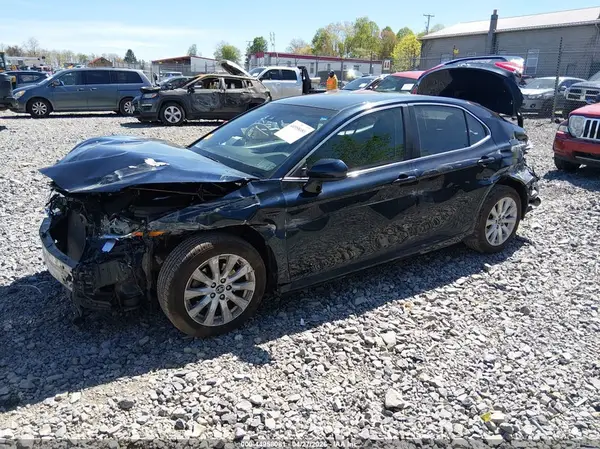 4T1B11HK5JU660171 2018 TOYOTA CAMRY - Image 2