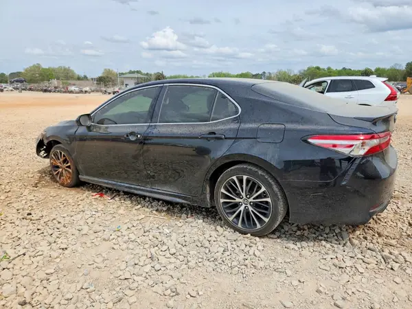 4T1B11HK5JU660493 2018 TOYOTA CAMRY - Image 2