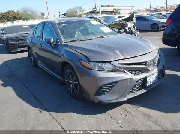 4T1B11HK5JU660719 2018 TOYOTA CAMRY - Image 1