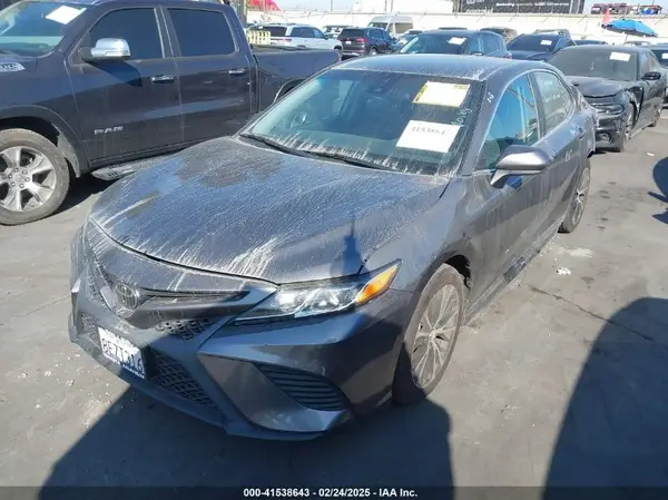4T1B11HK5JU660719 2018 TOYOTA CAMRY - Image 2