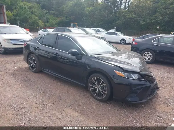 4T1B11HK5JU661028 2018 TOYOTA CAMRY - Image 1