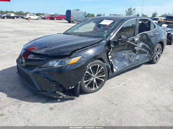 4T1B11HK5JU662437 2018 TOYOTA CAMRY - Image 2