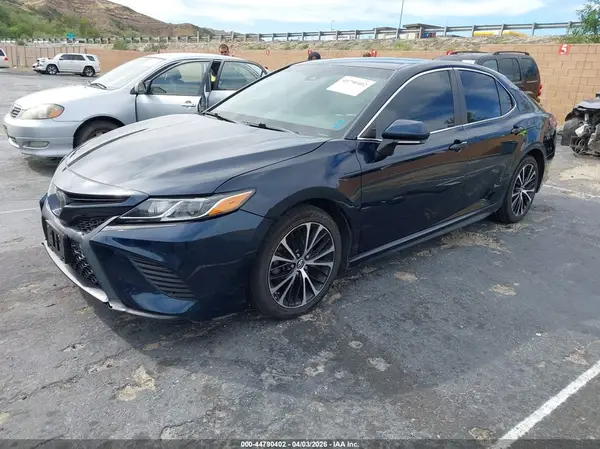 4T1B11HK5JU662776 2018 TOYOTA CAMRY - Image 2