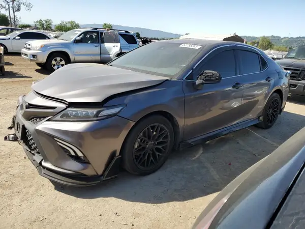 4T1B11HK5JU663278 2018 TOYOTA CAMRY - Image 1