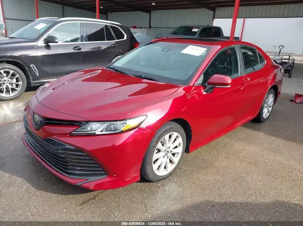 4T1B11HK5JU664432 2018 TOYOTA CAMRY - Image 2