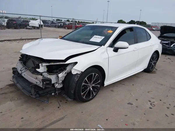 4T1B11HK5JU666889 2018 TOYOTA CAMRY - Image 2