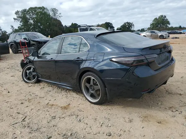 4T1B11HK5JU666942 2018 TOYOTA CAMRY - Image 2