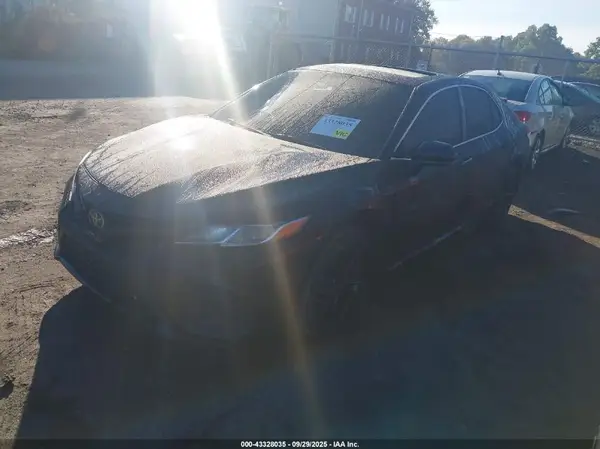 4T1B11HK5JU667704 2018 TOYOTA CAMRY - Image 2
