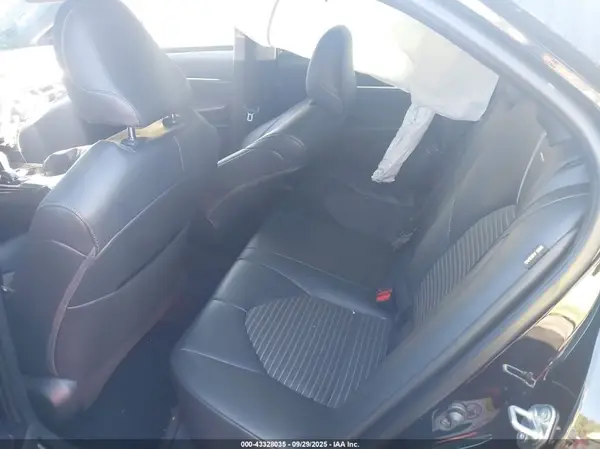 4T1B11HK5JU667704 2018 TOYOTA CAMRY - Image 8