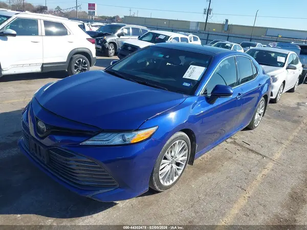 4T1B11HK5JU668013 2018 TOYOTA CAMRY - Image 2