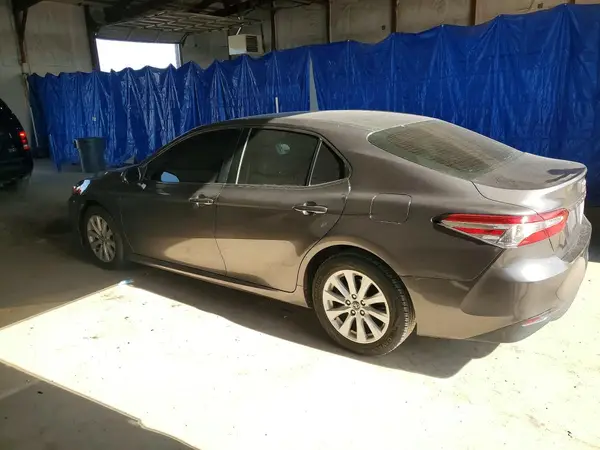 4T1B11HK5JU668450 2018 TOYOTA CAMRY - Image 2