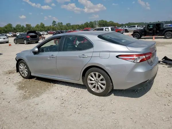 4T1B11HK5JU668481 2018 TOYOTA CAMRY - Image 2