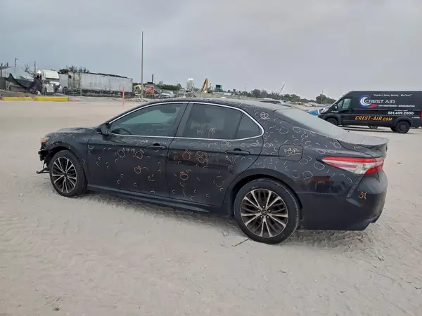 4T1B11HK5JU668996 2018 TOYOTA CAMRY - Image 2