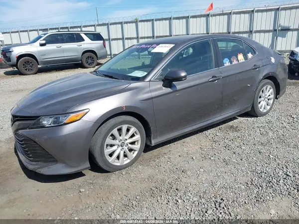 4T1B11HK5JU669145 2018 TOYOTA CAMRY - Image 2