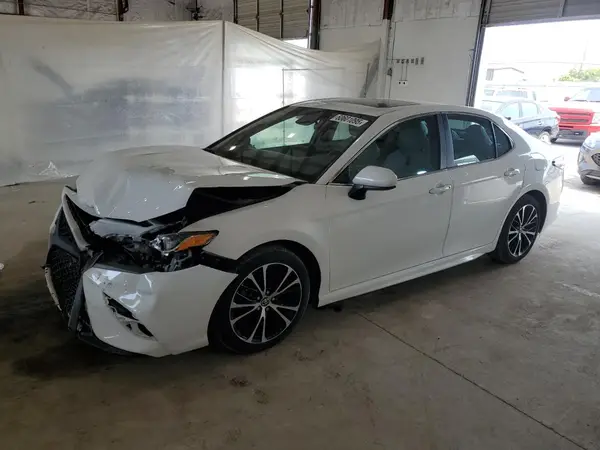 4T1B11HK5JU669730 2018 TOYOTA CAMRY - Image 1