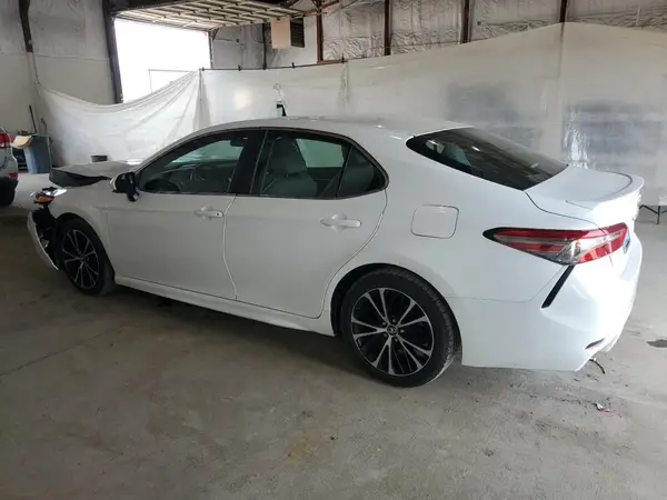 4T1B11HK5JU669730 2018 TOYOTA CAMRY - Image 2
