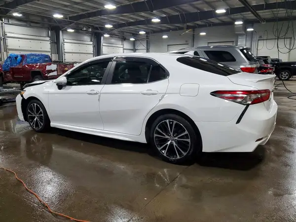 4T1B11HK5JU669842 2018 TOYOTA CAMRY - Image 2