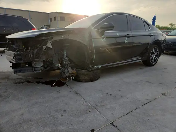 4T1B11HK5JU670859 2018 TOYOTA CAMRY - Image 1