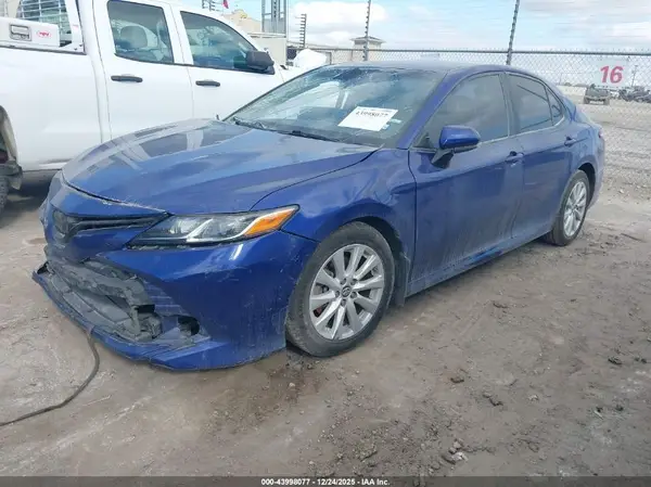 4T1B11HK5JU673339 2018 TOYOTA CAMRY - Image 2
