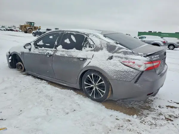4T1B11HK5JU673843 2018 TOYOTA CAMRY - Image 2