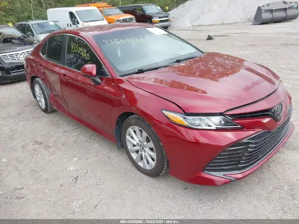 4T1B11HK5JU673969 2018 TOYOTA CAMRY - Image 1
