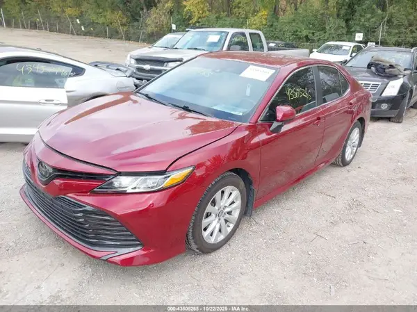 4T1B11HK5JU673969 2018 TOYOTA CAMRY - Image 2