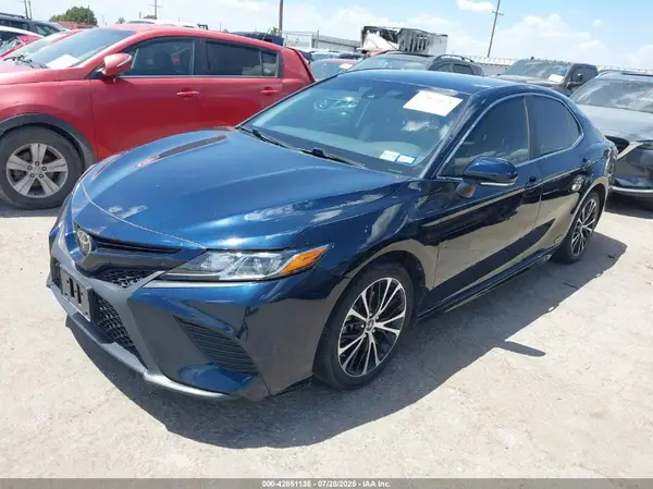 4T1B11HK5JU674359 2018 TOYOTA CAMRY - Image 2