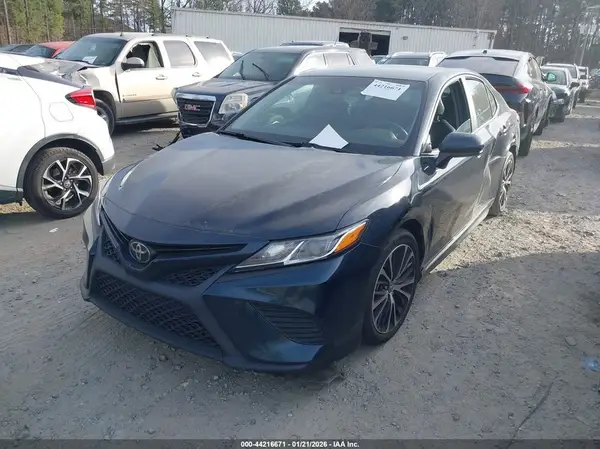 4T1B11HK5JU674717 2018 TOYOTA CAMRY - Image 2