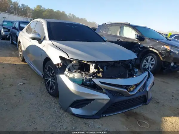 4T1B11HK5JU677634 2018 TOYOTA CAMRY - Image 1