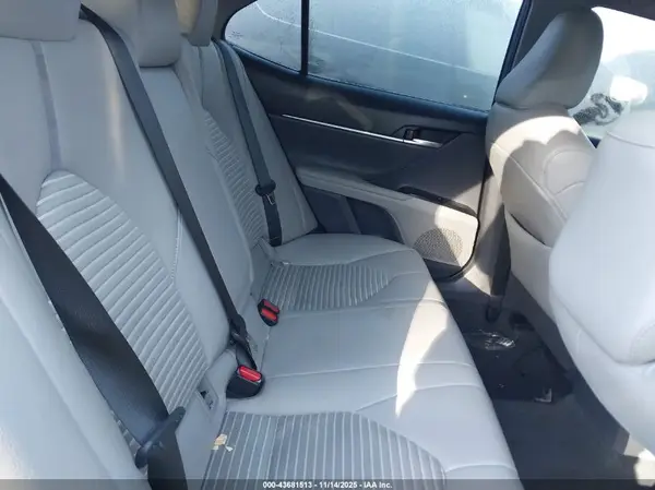 4T1B11HK5JU677634 2018 TOYOTA CAMRY - Image 8