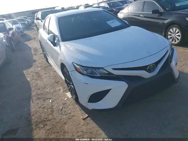 4T1B11HK5JU677813 2018 TOYOTA CAMRY - Image 1