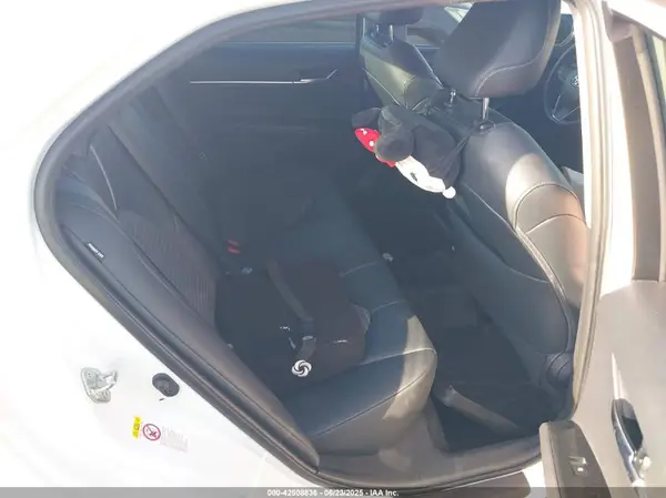 4T1B11HK5JU677813 2018 TOYOTA CAMRY - Image 8