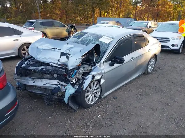 4T1B11HK5JU678301 2018 TOYOTA CAMRY - Image 2