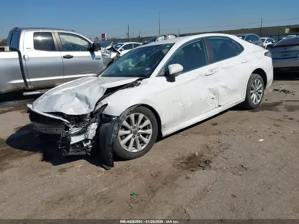 4T1B11HK5KU161811 2019 TOYOTA CAMRY - Image 2
