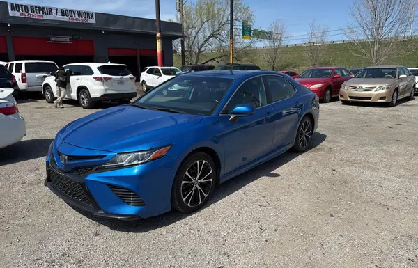 4T1B11HK5KU180990 2019 TOYOTA CAMRY - Image 2