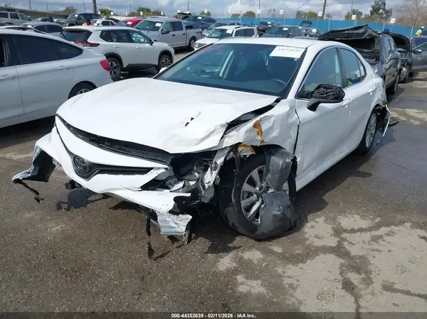 4T1B11HK5KU181301 2019 TOYOTA CAMRY - Image 2