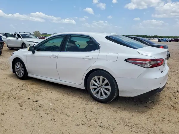 4T1B11HK5KU185042 2019 TOYOTA CAMRY - Image 2