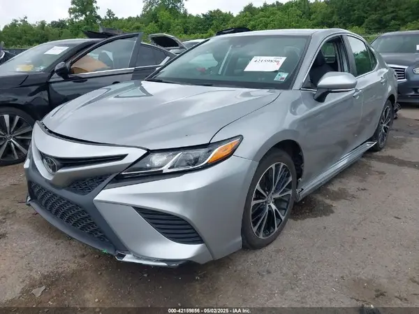4T1B11HK5KU186126 2019 TOYOTA CAMRY - Image 2