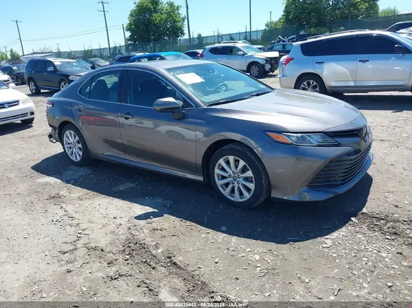 4T1B11HK5KU190807 2019 TOYOTA CAMRY - Image 1
