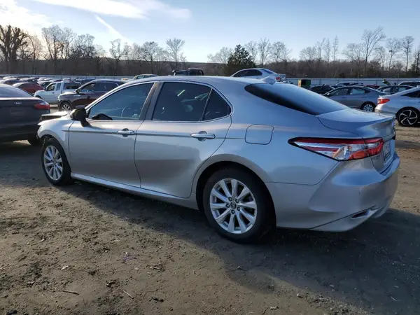 4T1B11HK5KU193058 2019 TOYOTA CAMRY - Image 2