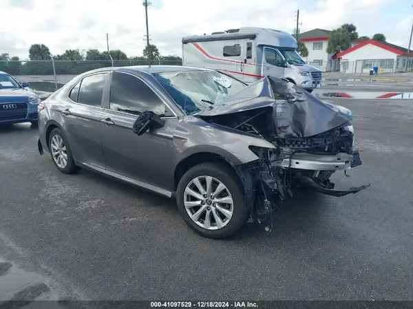 4T1B11HK5KU195070 2019 TOYOTA CAMRY - Image 1